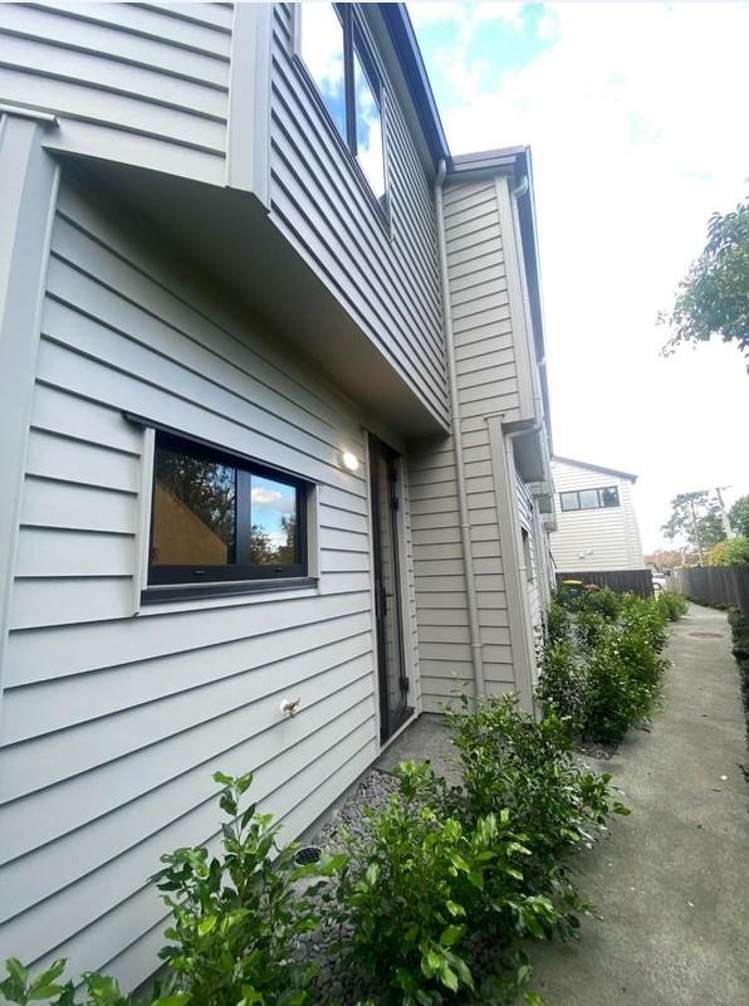 8/52 Rua Road Glen Eden_13