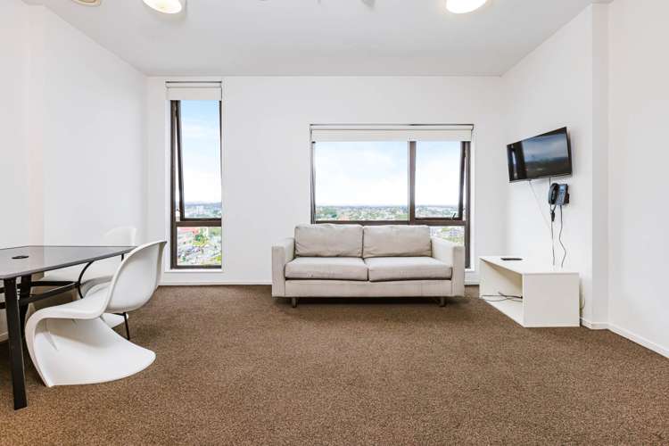 1111/17 Putney Way_1