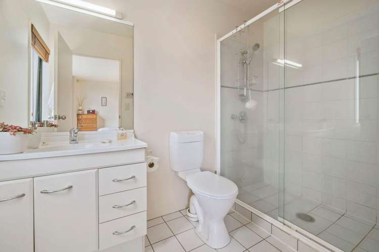 2/8 Tuscany Way Te Atatu Peninsula_8