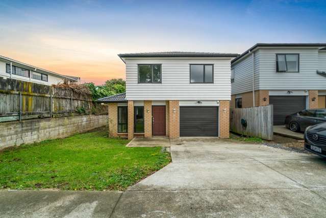 EXCLUSIVE NEAR NEW ON MOTATAU