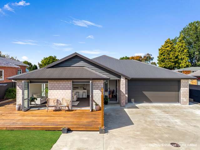 Sunny Deck Living with a Smart Layout!