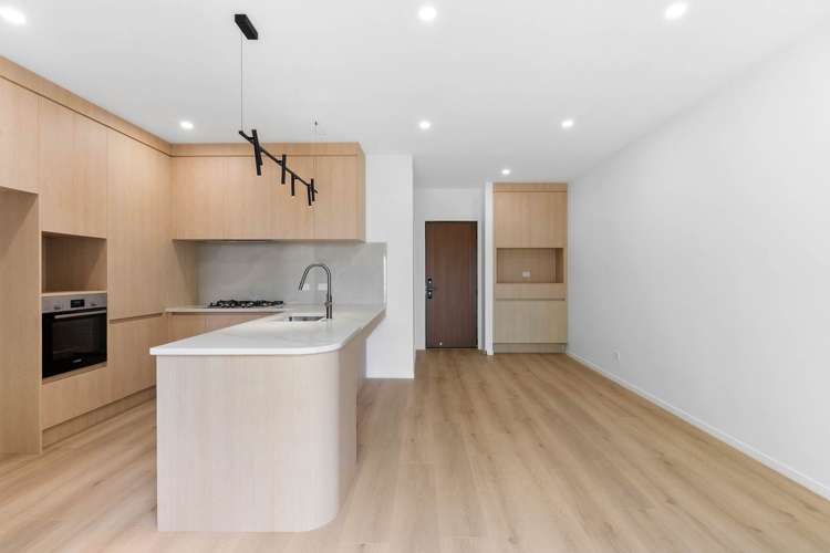 23 Karaka Village Parade Karaka_6