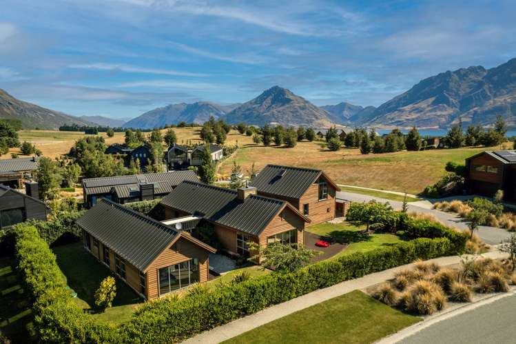 12 Pendeen Crescent Jacks Point_1