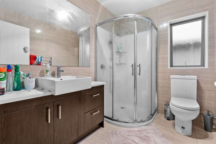 77 Valderama Drive Flat Bush_12