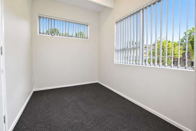2/21 Reynella Drive Massey_3