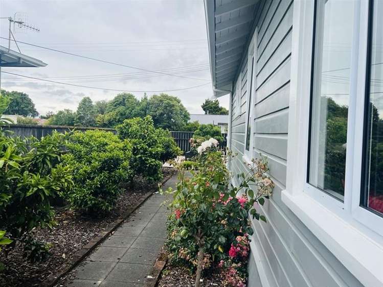 8 Lyon Street Marton_14