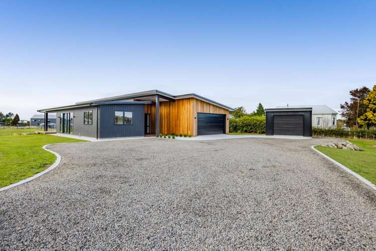 66 Flint Road West_0