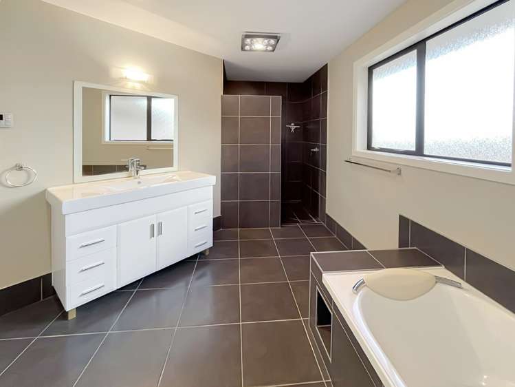 14 Chestnut Close Kelvin Grove_12