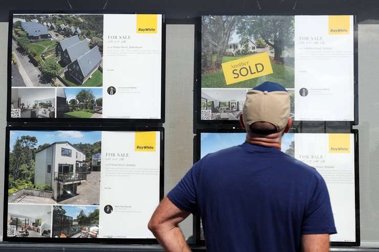 Houses in South Auckland. One real estate agency in the city has fired the starting pistol on bright-line test. Photo / Alex Burton