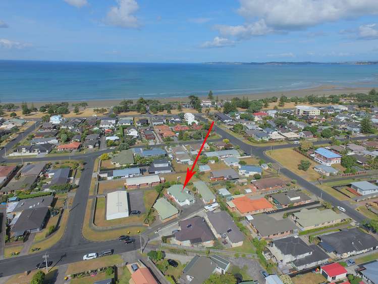 2/10 Ross Crescent Orewa_1