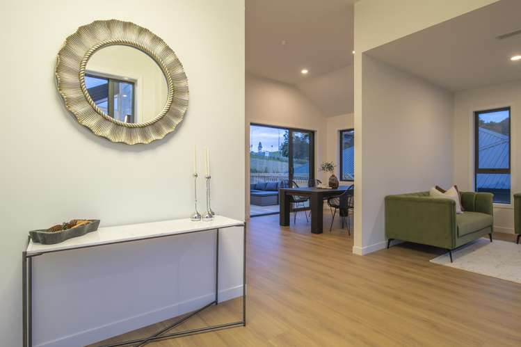 17 Awanui Road Red Beach_9