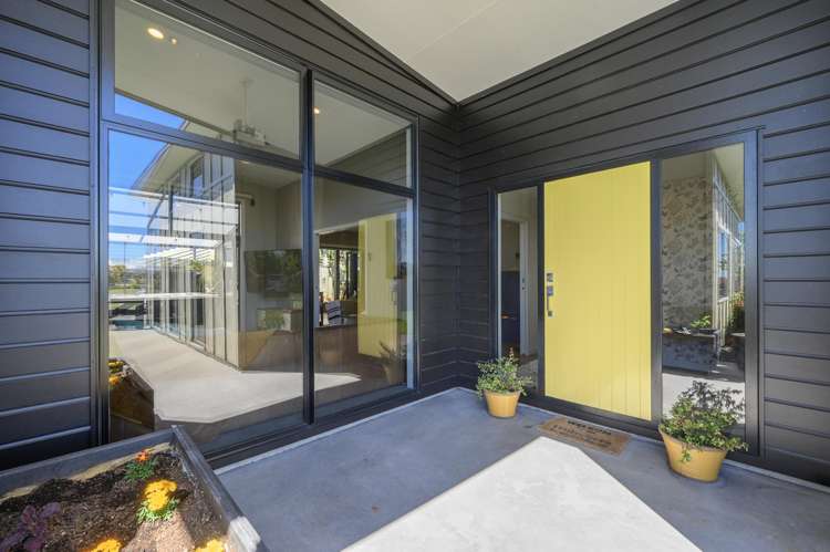 2 Benmore Crescent Pyes Pa_4