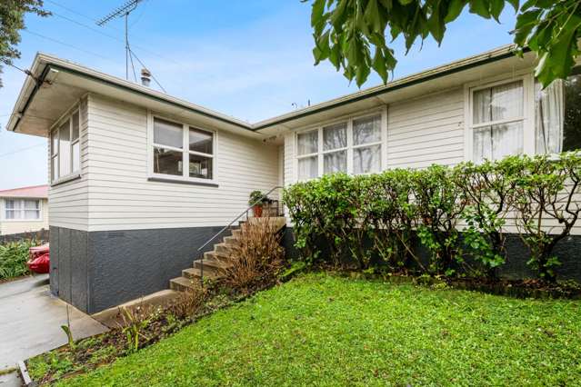 Charming 1960s 3-Bedroom Weatherboard Home for...