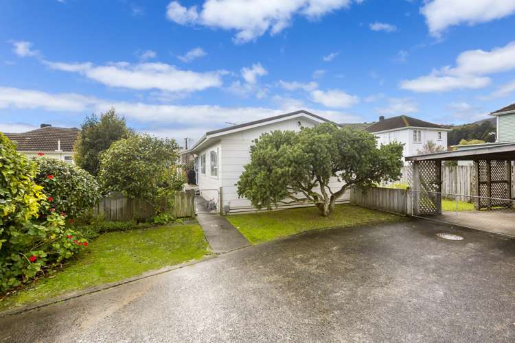 2/22 Barton Grove Naenae_16