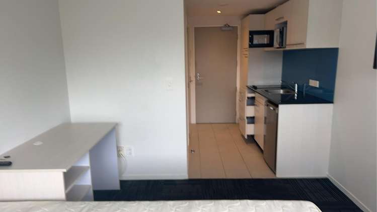 206/3 Basque Road_0