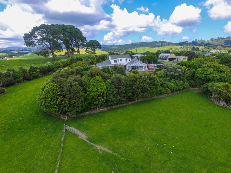 16 Wairere Road Waitakere_5
