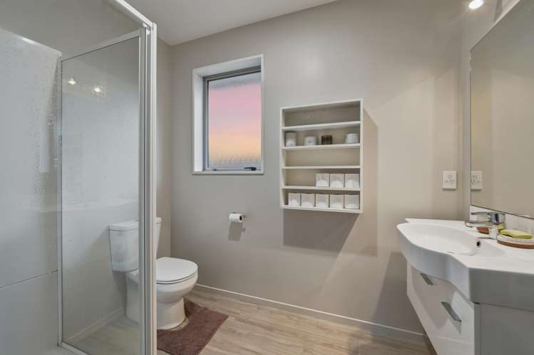 8 St Monica Lane Woolston_12