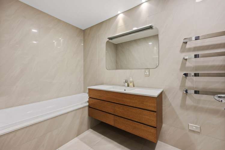 2C/171 Hurstmere Road Takapuna_15