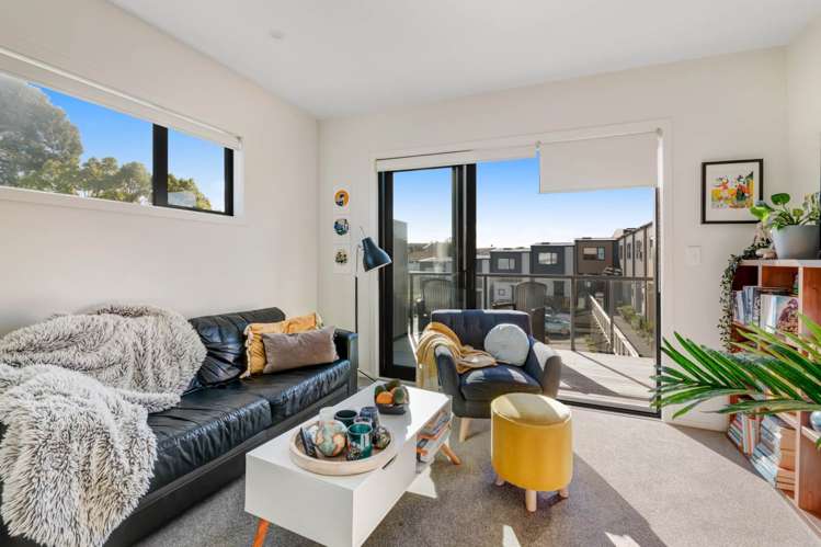 2/694 Whangaparaoa Road_3