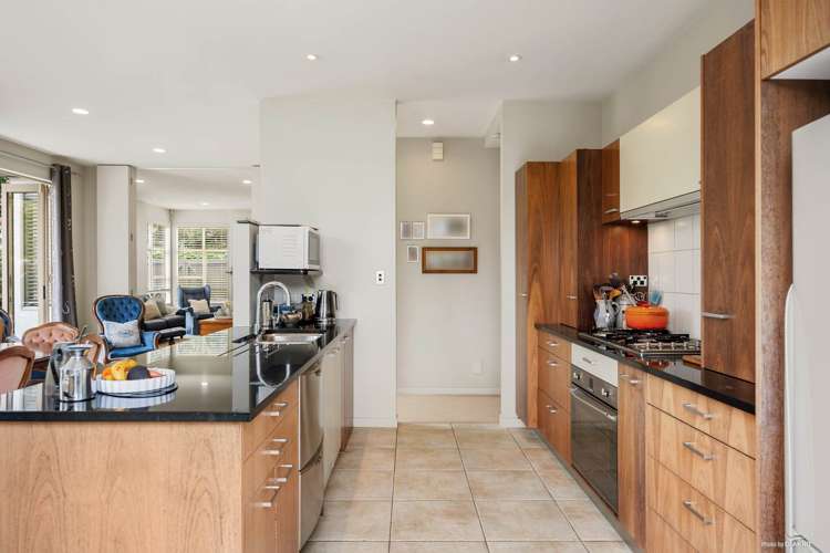 17B Queensway Three Kings_3