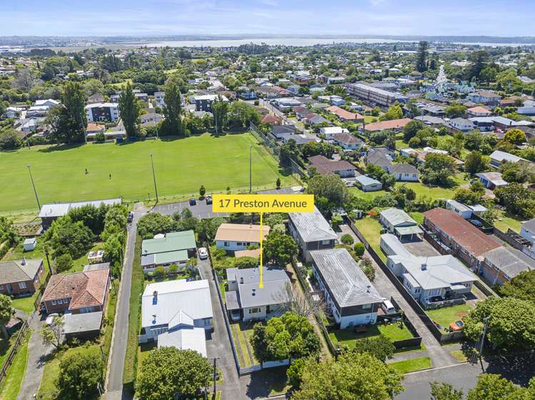 17 Preston Avenue Mount Albert_11