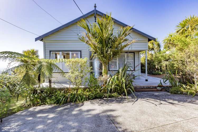 41 Te Ahuahu Road Piha_1