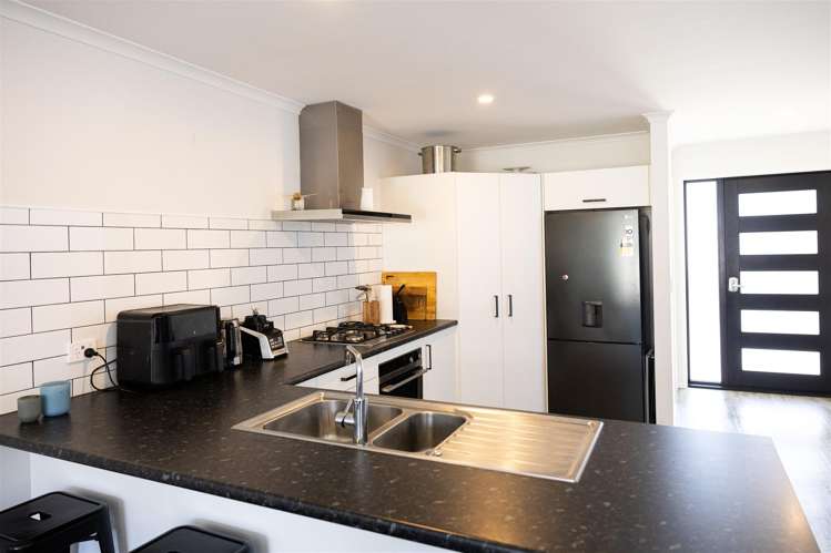 32 Old Farm Road Hamilton East_2