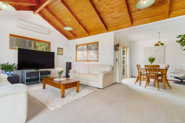 2/131 Matipo Road Te Atatu Peninsula_1