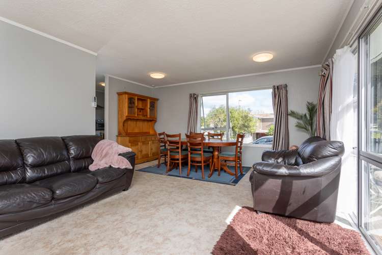 45 Roberts Road Te Atatu South_1