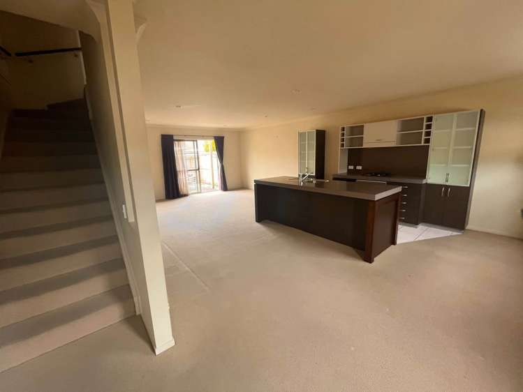 52/21 Hunters Park Drive Three Kings_5