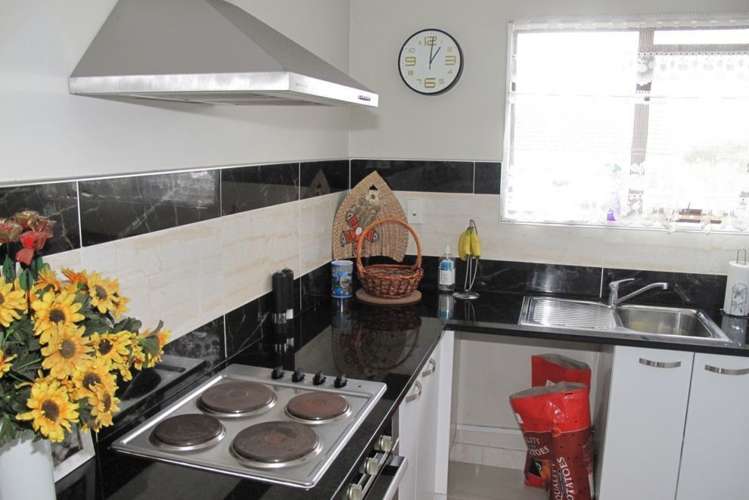 2/11 Etherton Drive Manurewa_4