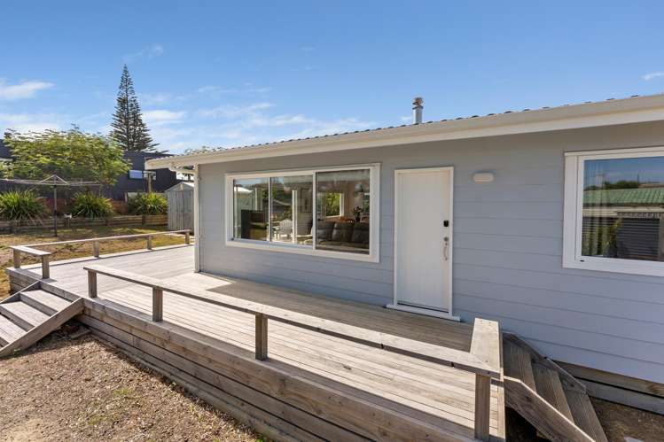 16 Karaka Street Otaki Beach_18