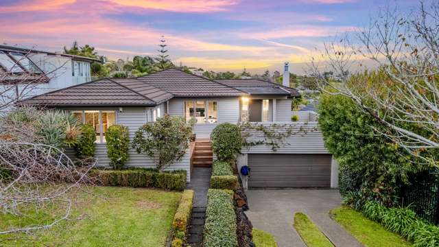 Luxury Family Home - Macleans Zone, Must Sell!