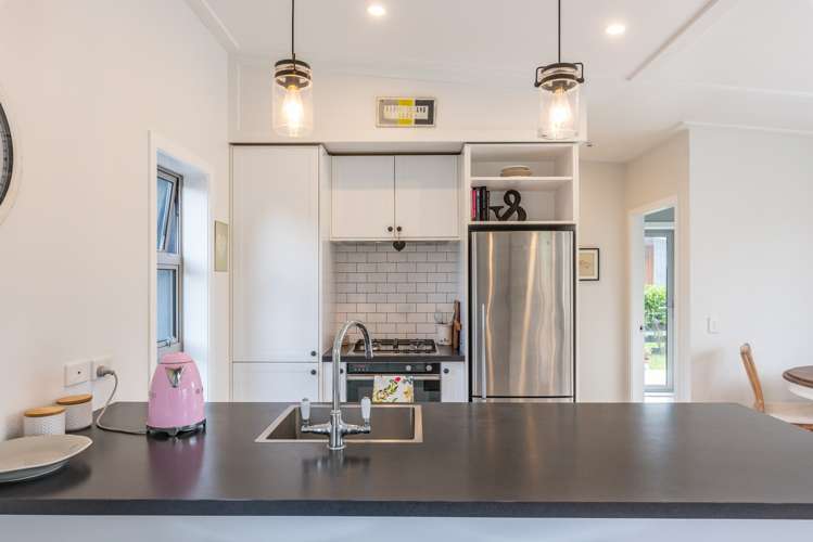 6 Olliver Grove Waikanae Beach_20