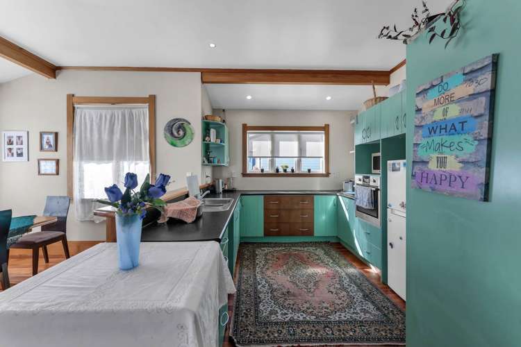 65 Beach Road Pahurehure_9