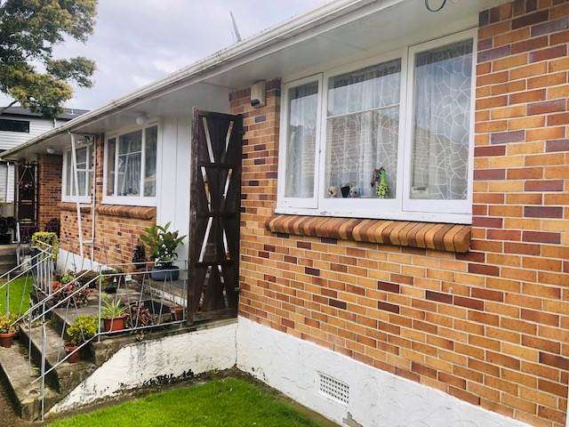 2 BEDROOM UNIT IN MT ALBERT