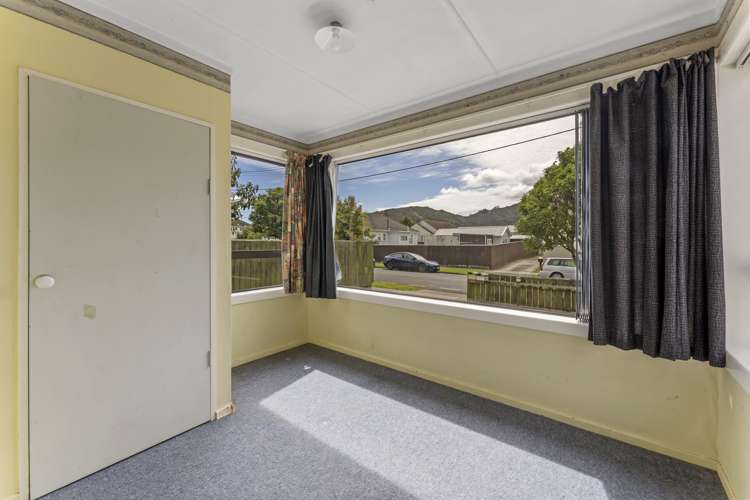 2 Gibson Crescent Naenae_14