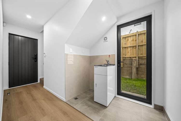 2/1088 Beach Road Torbay_15