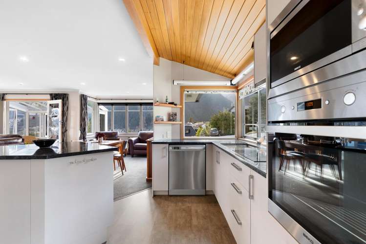 41 Suburb Street Queenstown_11