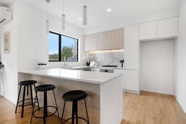 16 Gosford Drive Botany Downs_4