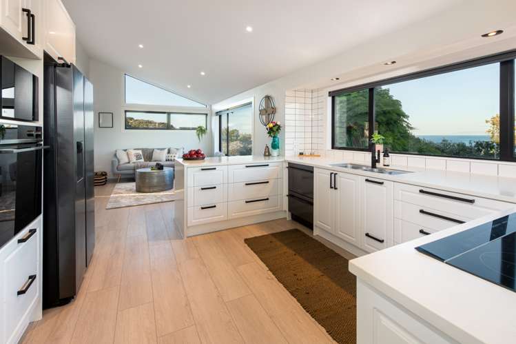 1/8 Clifton Road Waiake_12