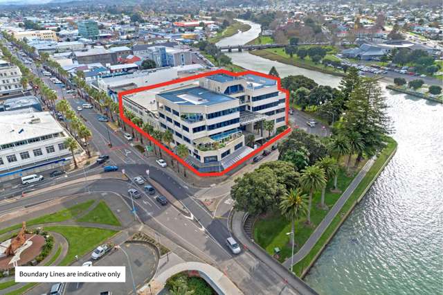 Landmark hotel and big building in Gisborne