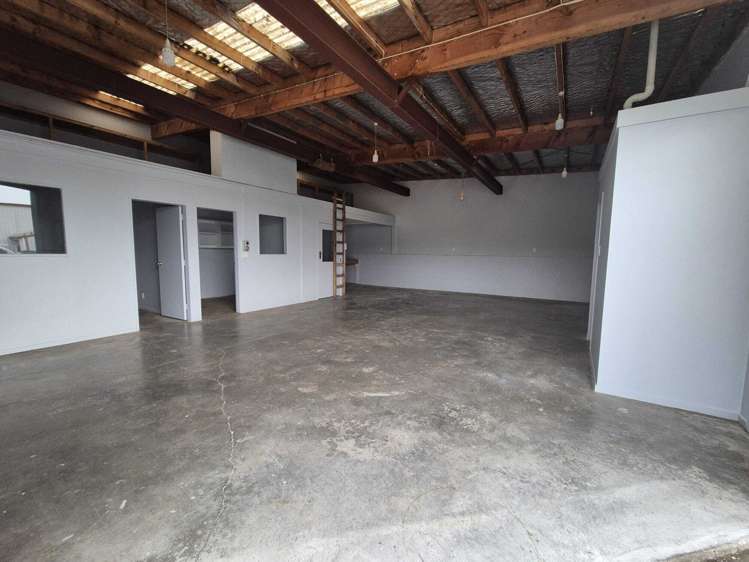 2/29 Broken Hill Road Kenepuru_3