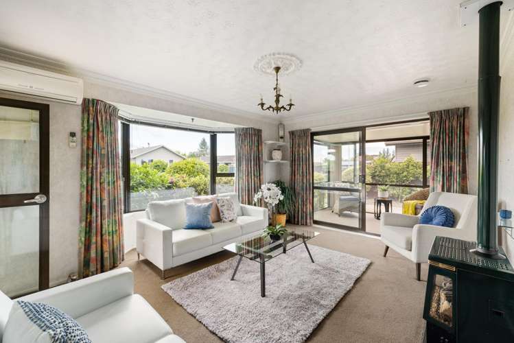 2/2 Burnridge Place Belfast_2