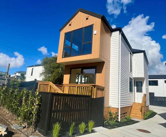 2/44 Sylvan Crescent Te Atatu South_1