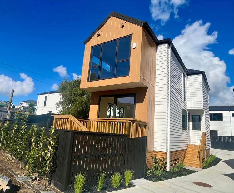 2/44 Sylvan Crescent Te Atatu South_1