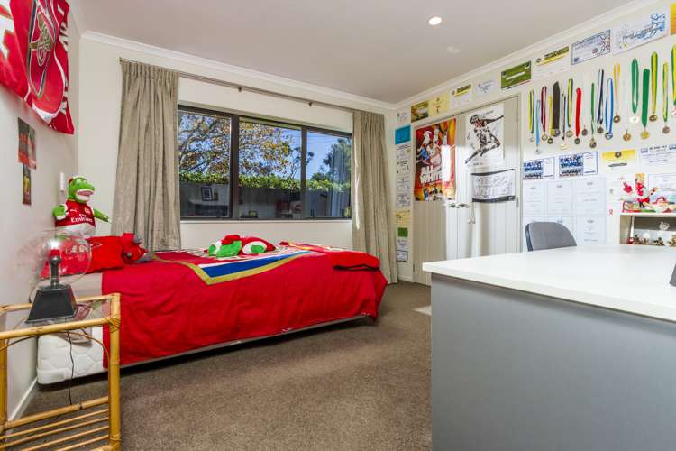 8 Oscar Road Greenhithe_26