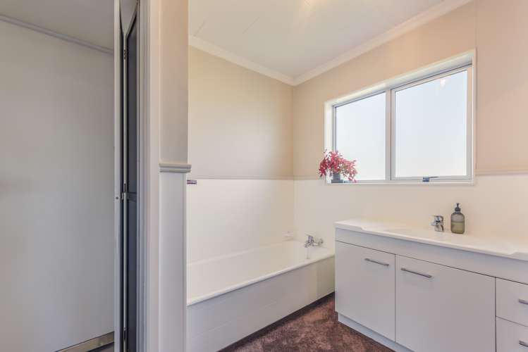 2 Coach Place Brightwater_15