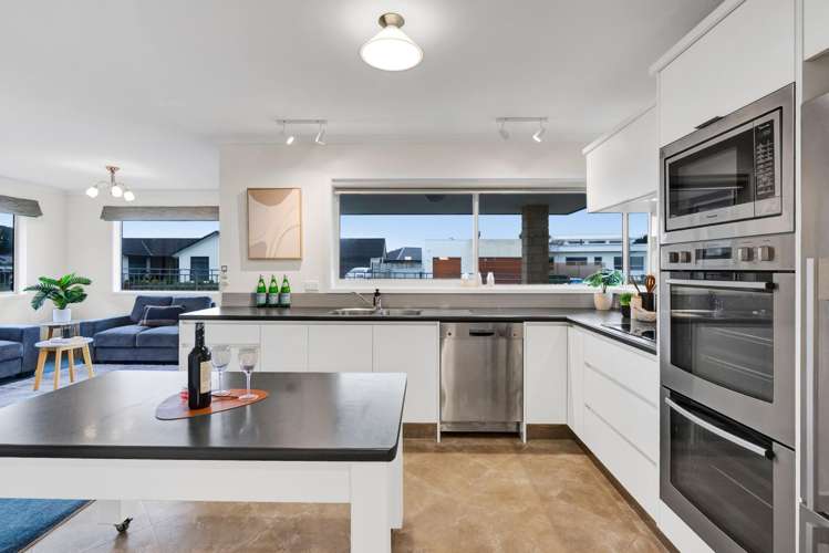 6 Saint Andrews Parkway Waiwhakaiho_12