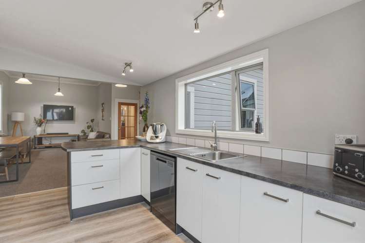 2 Baker Street Caversham_19